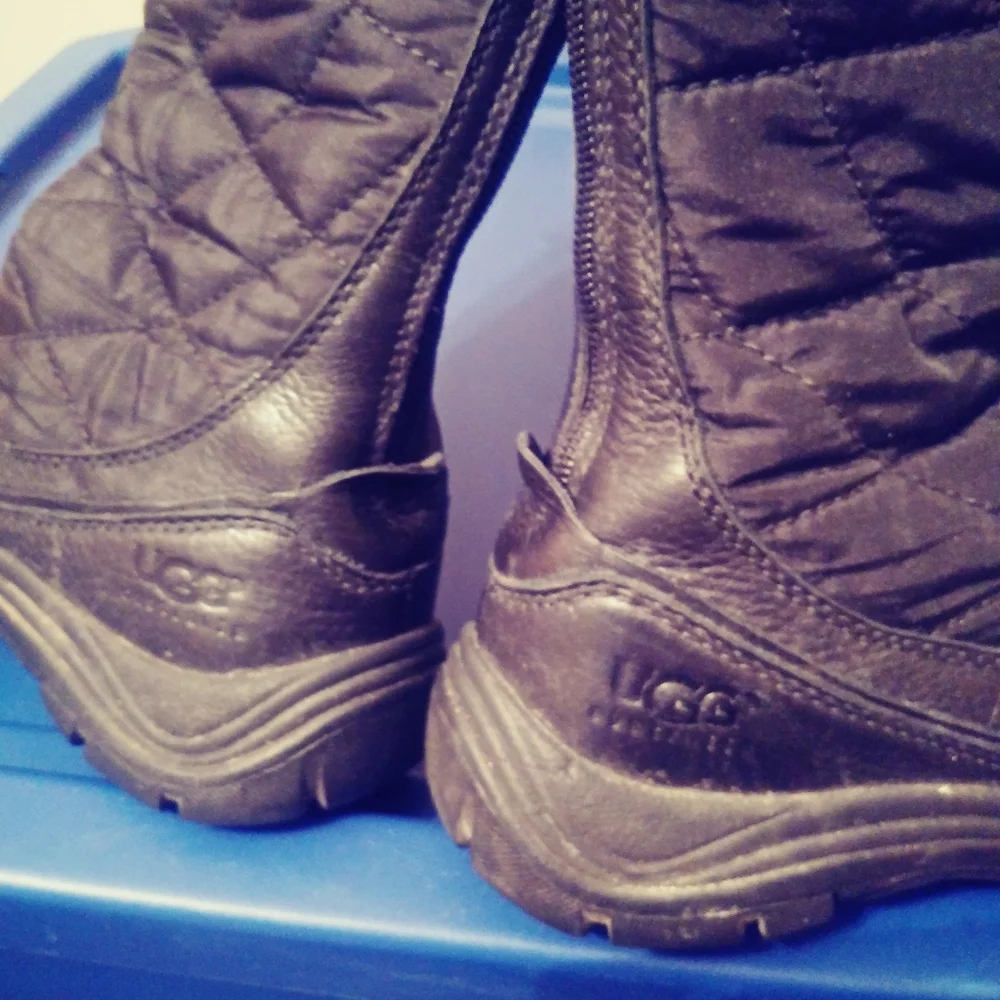 UGG Winter Boots - Size 5 Black - Picture 6 of 12